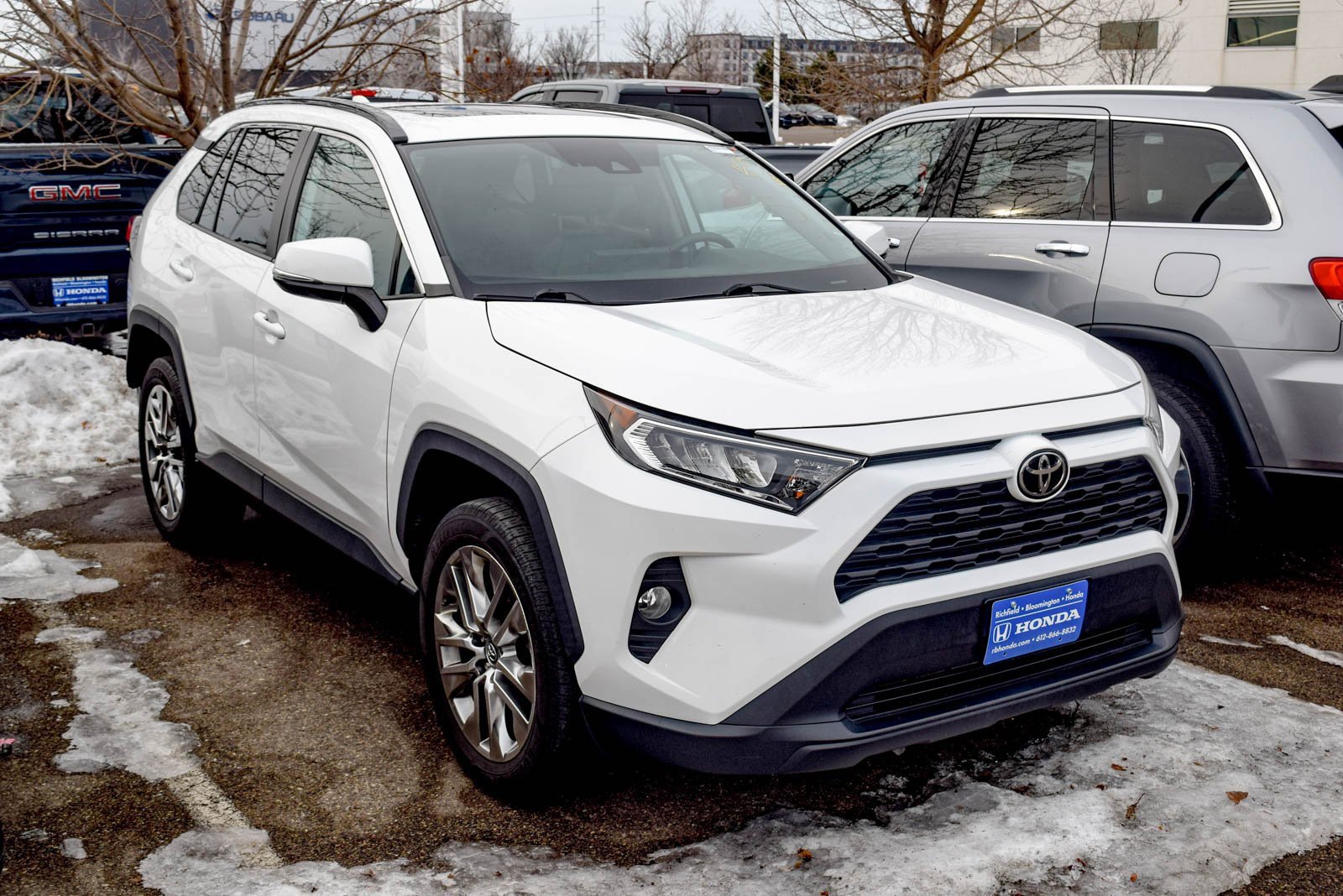 Used 2020 Toyota RAV4 XLE Premium image 1