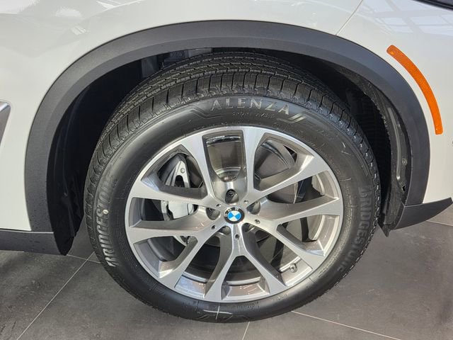 New 2026 BMW X5 xDrive40i w/ Premium Package image 9