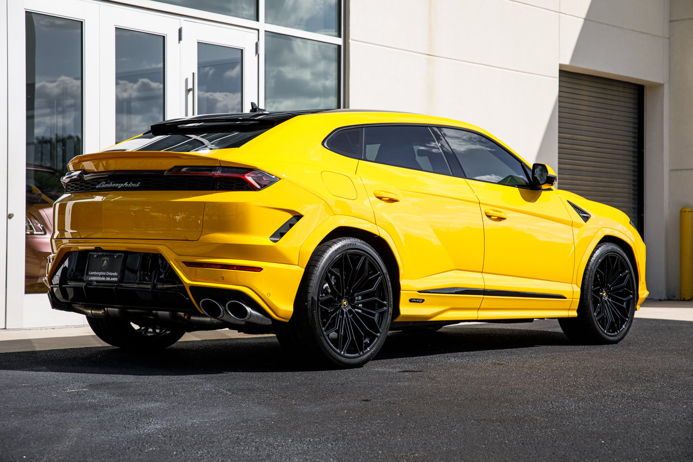 Used 2025 Lamborghini Urus SE AWD/4WD image 19