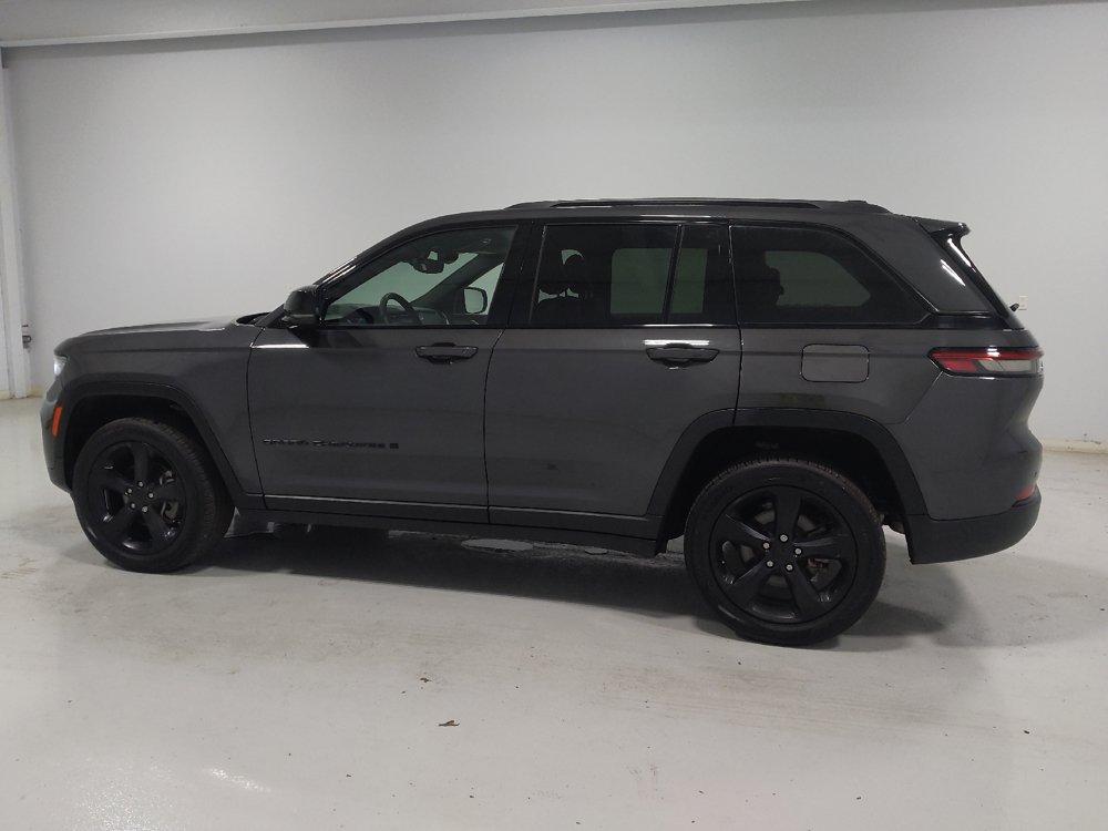 Used 2023 Jeep Grand Cherokee Altitude AWD/4WD image 3