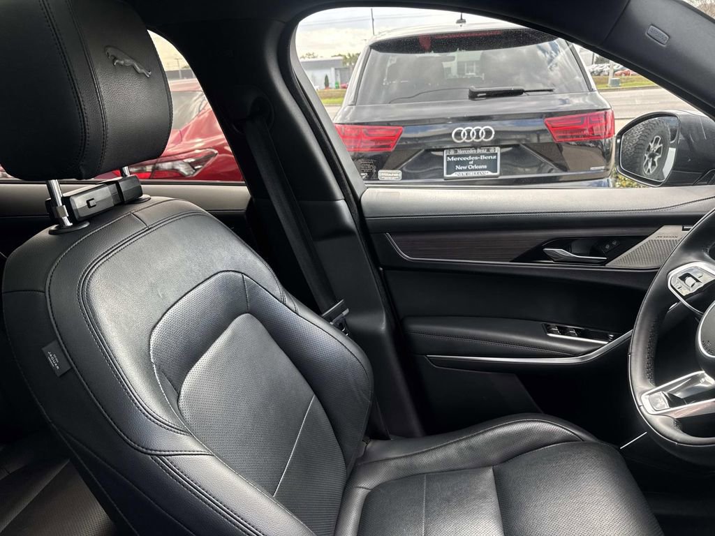 Used 2022 Jaguar F-PACE S image 11