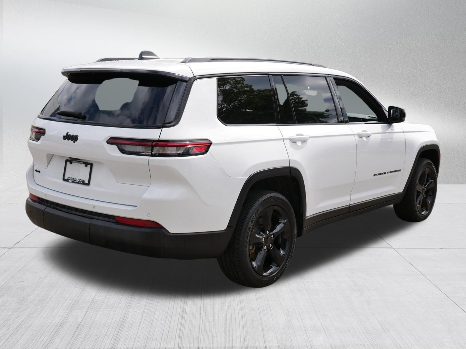 Used 2025 Jeep Grand Cherokee L Altitude AWD/4WD image 7