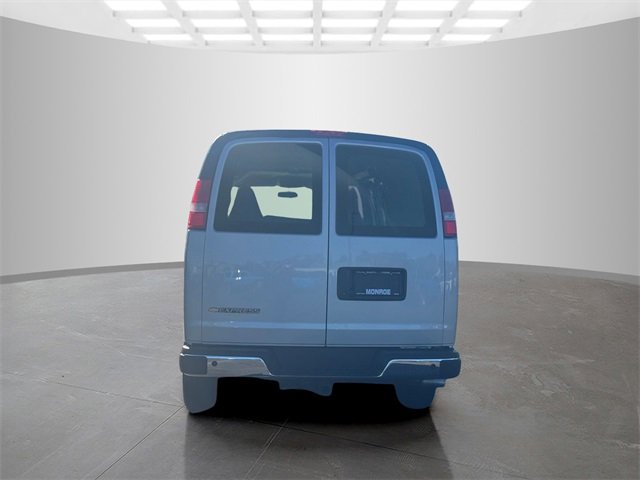 Used 2025 Chevrolet Express 3500 Extended w/ Driver Convenience Package image 6
