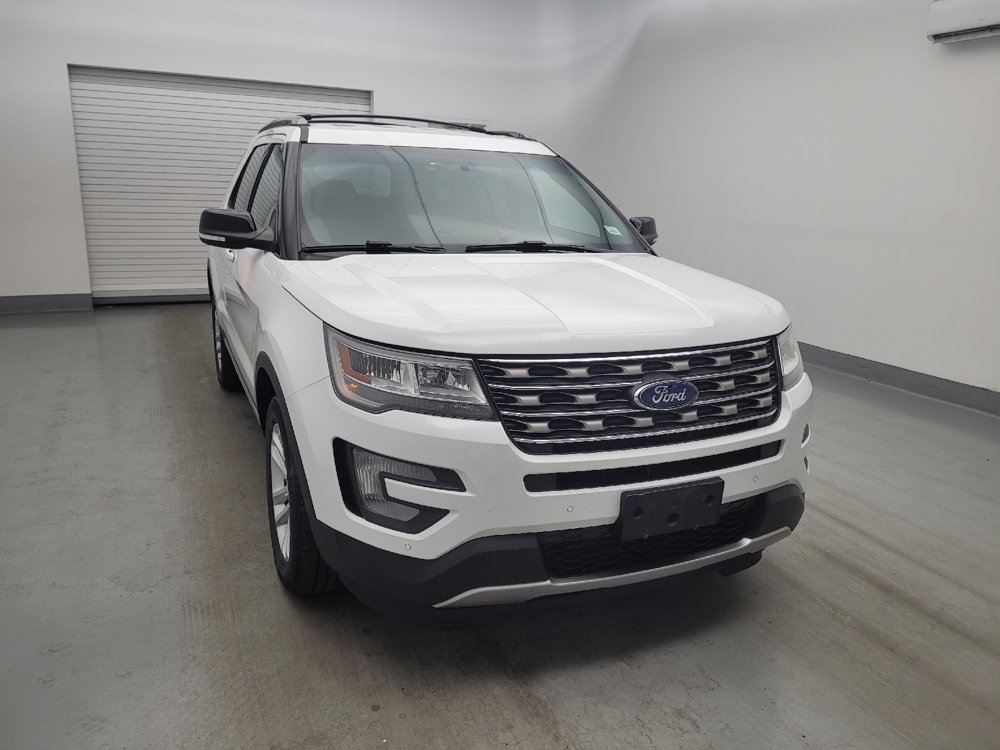 Used 2016 Ford Explorer XLT w/ Equipment Group 202A FWD image 14