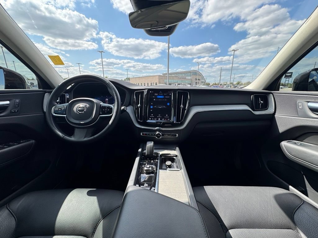 Used 2025 Volvo XC60 B5 Plus AWD/4WD image 21