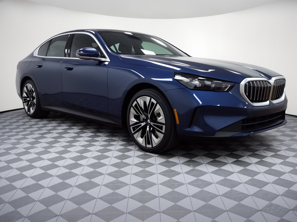 Used 2026 BMW 530i xDrive AWD/4WD image 3