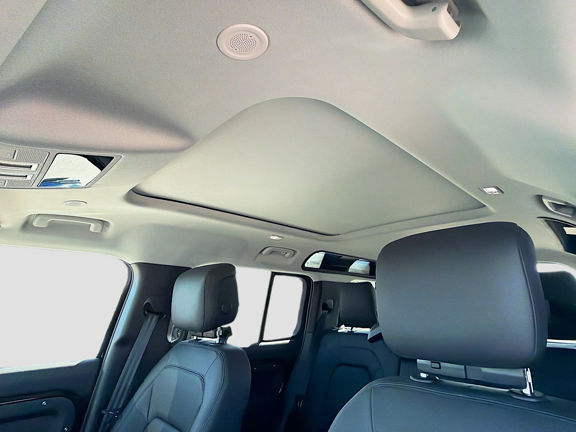 New 2026 Land Rover Defender 110 X-Dynamic SE image 26