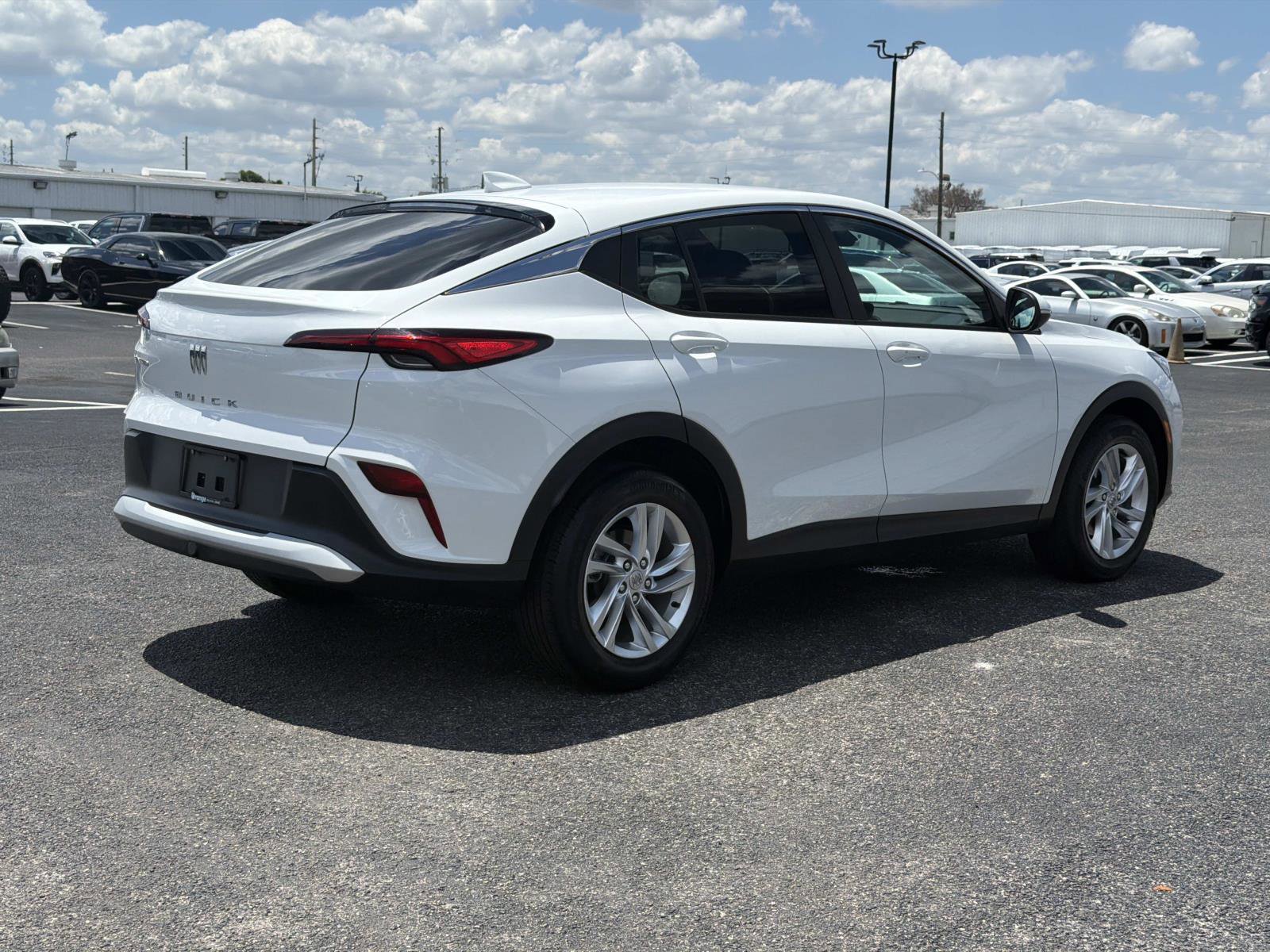 Used 2024 Buick Envista Preferred w/ Convenience I Package image 3