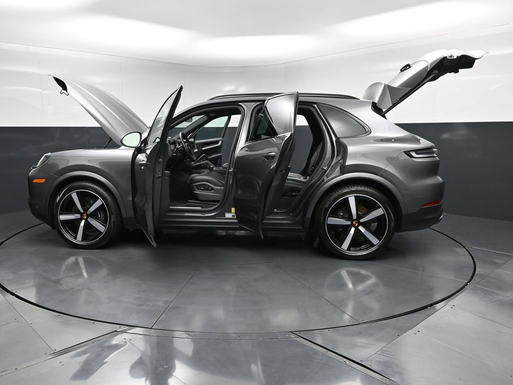 Certified 2025 Porsche Cayenne AWD/4WD image 33