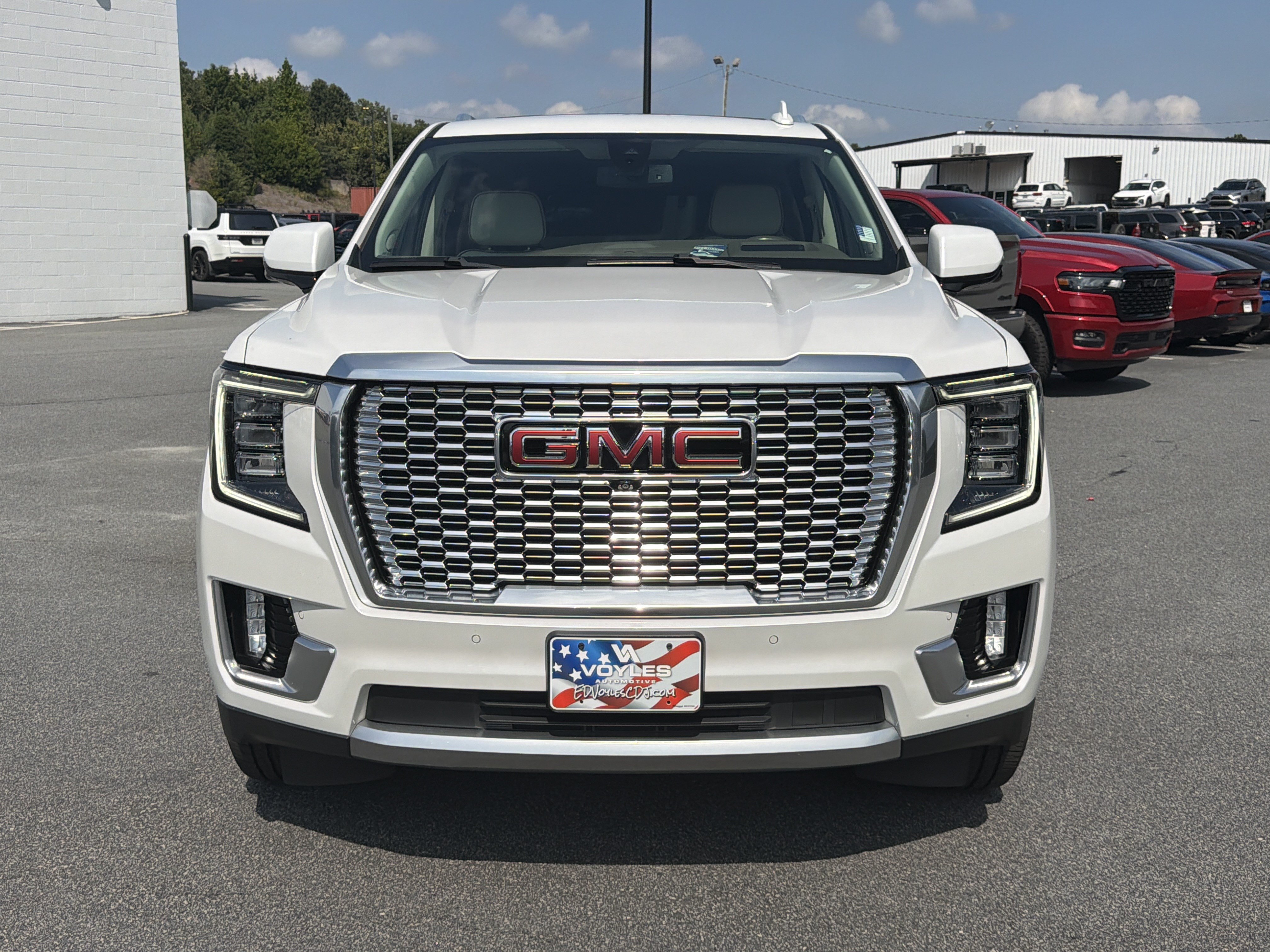 Used 2021 GMC Yukon Denali AWD/4WD image 2