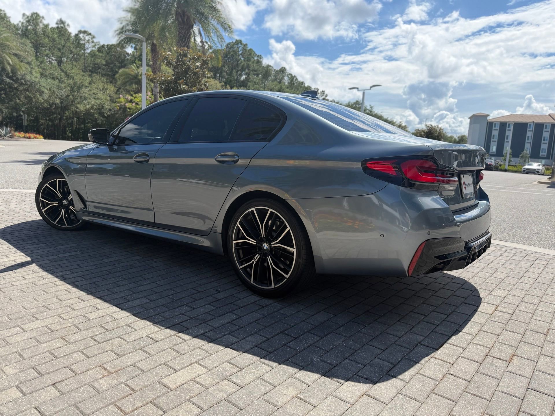 Used 2021 BMW 540i w/ M Sport Package RWD image 2