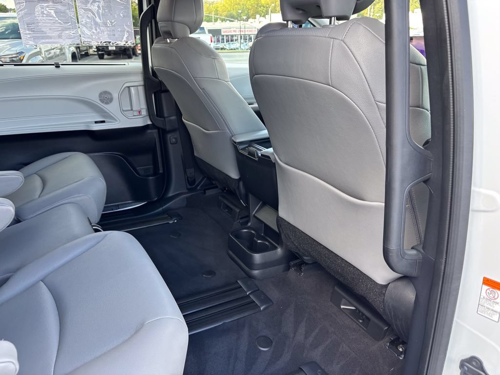 Used 2026 Toyota Sienna XLE FWD image 43