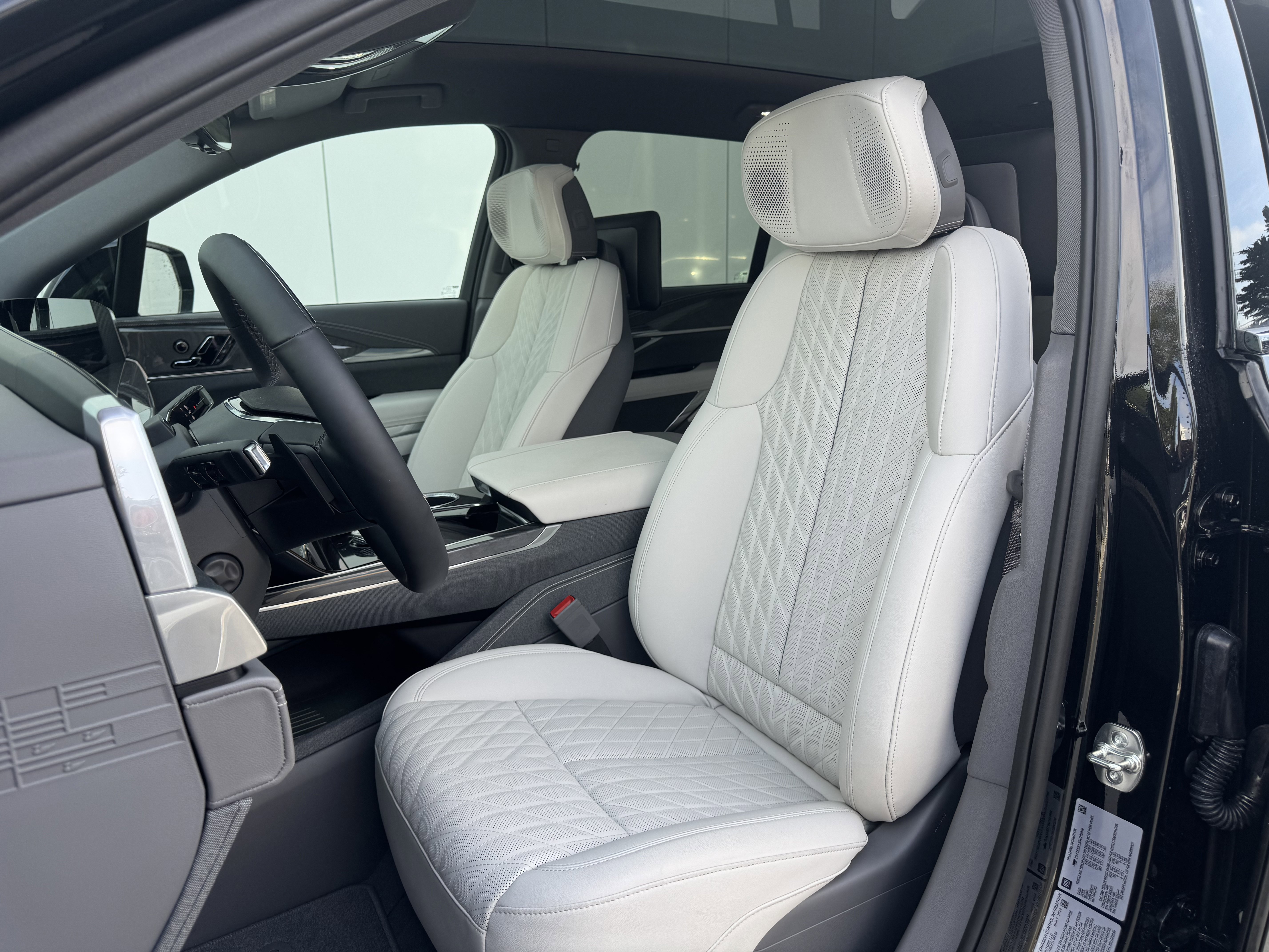 New 2025 Cadillac Escalade IQ Sport 1 w/ LPO, ONYX Package image 10