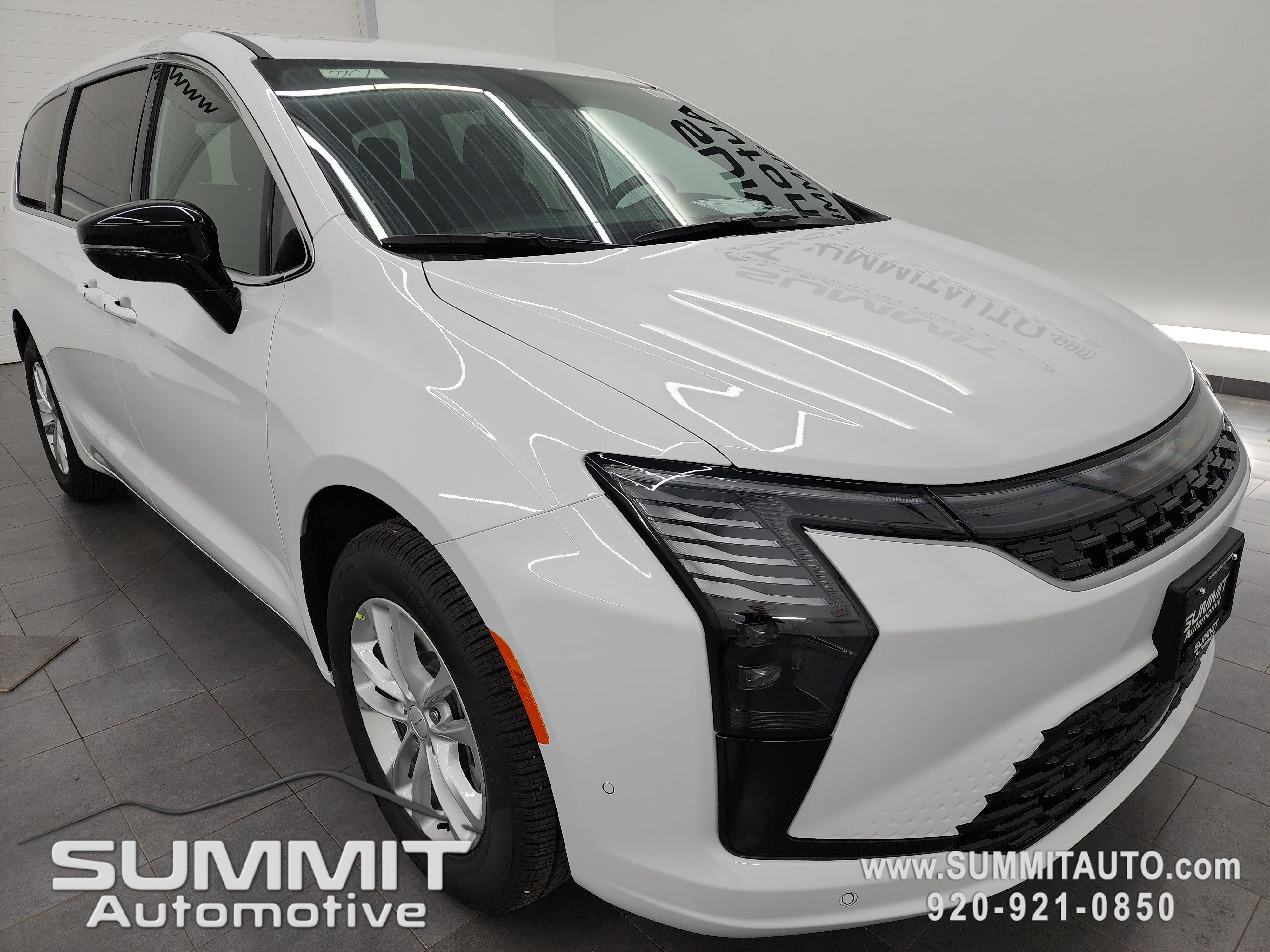New 2027 Chrysler Pacifica Select w/ Family Tech Group AWD/4WD image 2