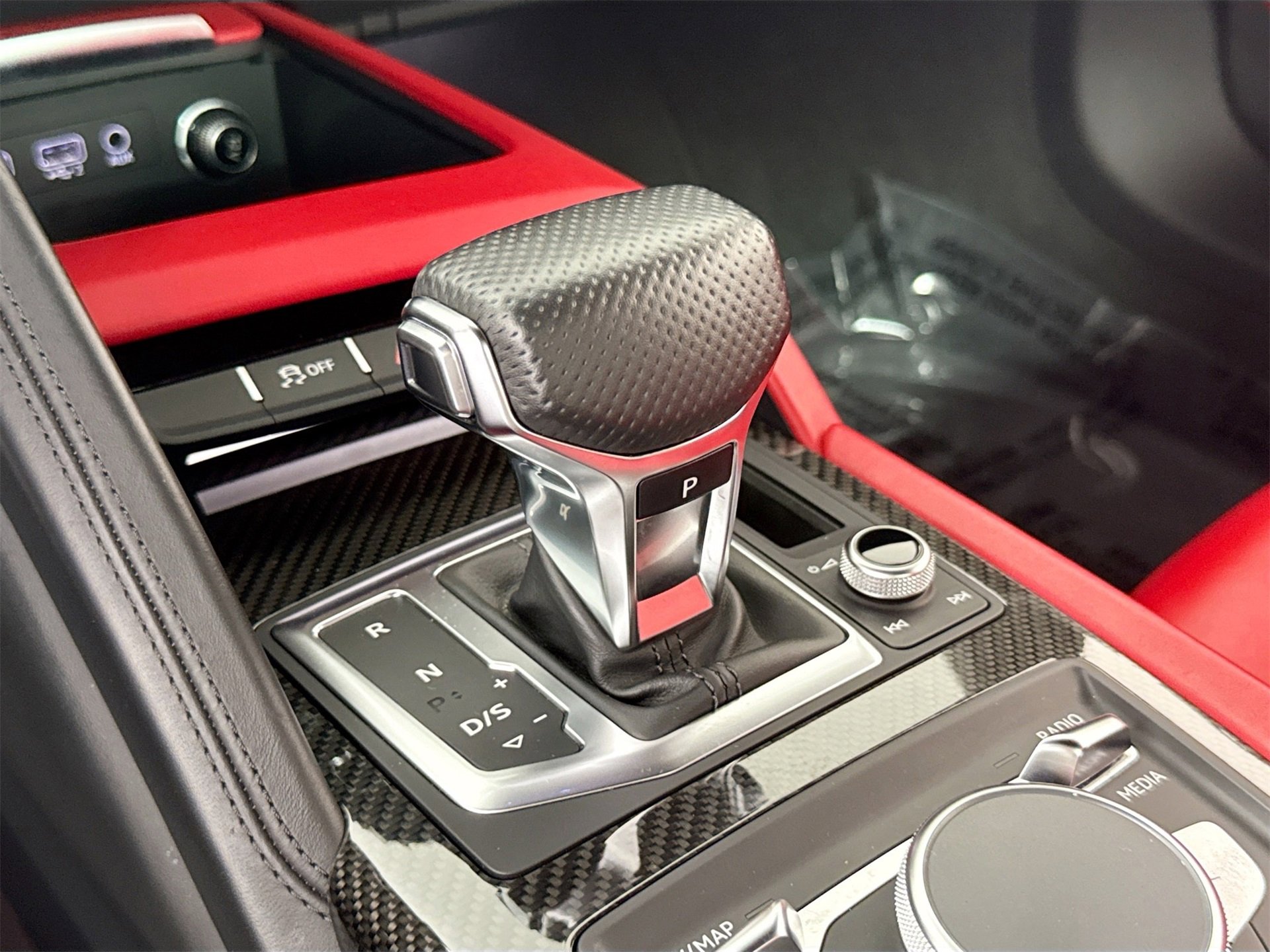 Used 2018 Audi R8 V10 w/ Premium Package image 15