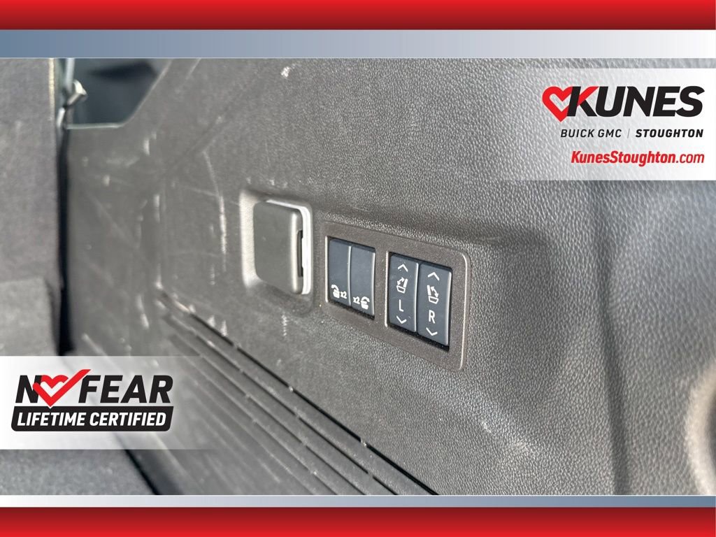Used 2025 GMC Yukon XL Denali AWD/4WD image 45