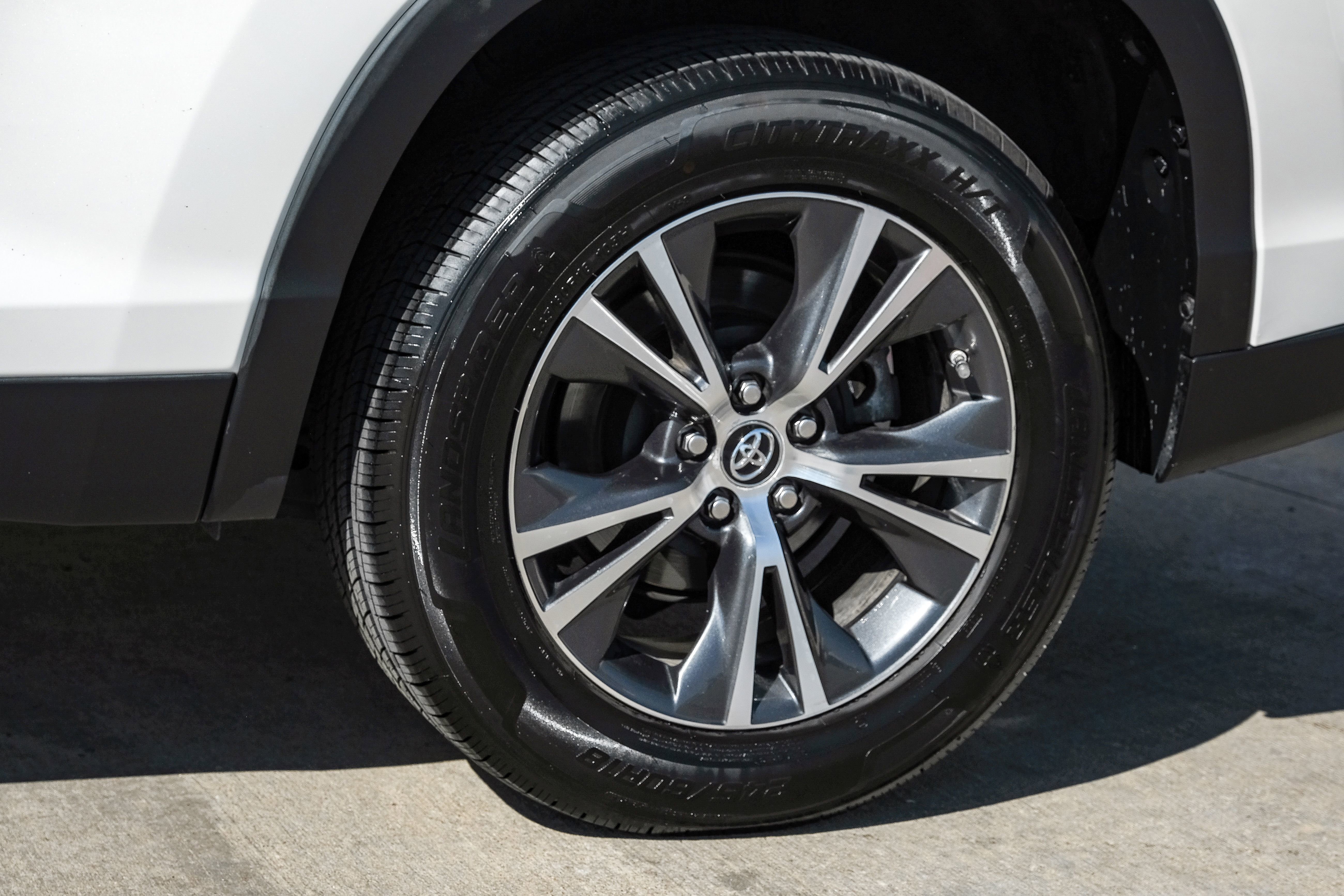 Used 2019 Toyota Highlander LE FWD image 46