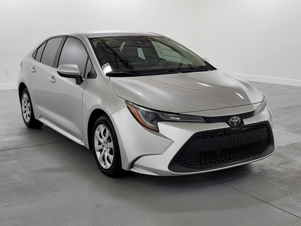 Used 2021 Toyota Corolla LE FWD image 2
