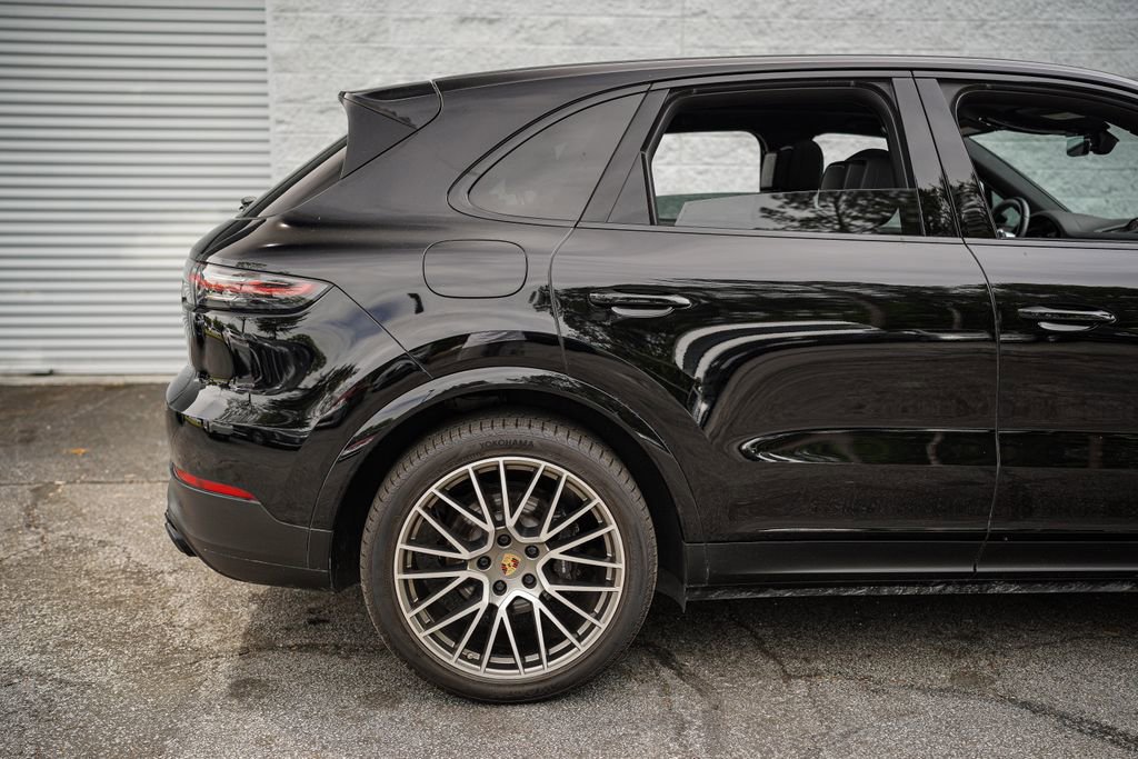 Used 2022 Porsche Cayenne Platinum Edition image 16