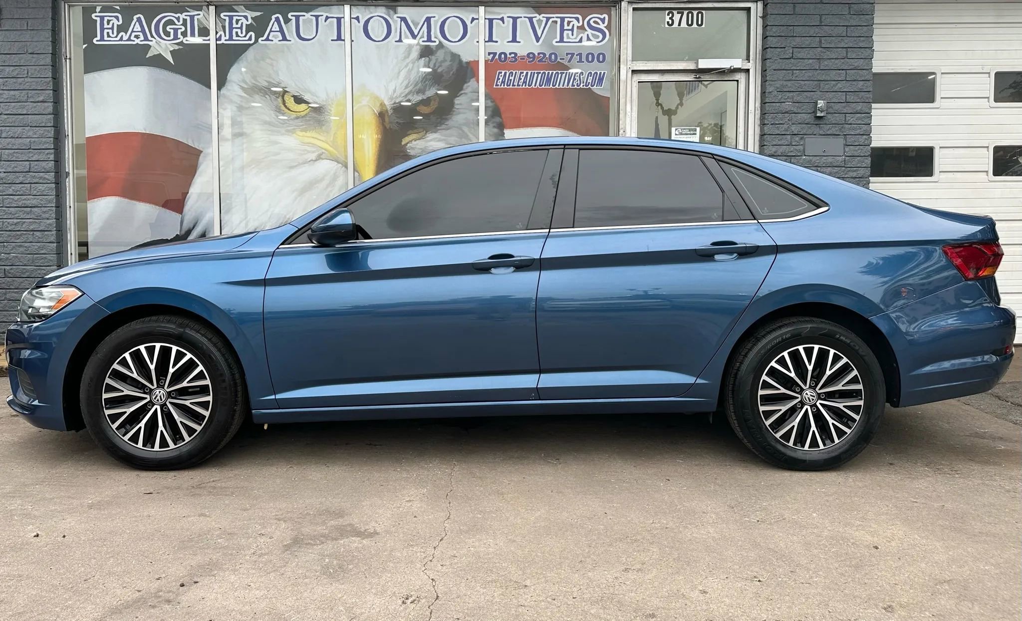Used 2019 Volkswagen Jetta SE image 2