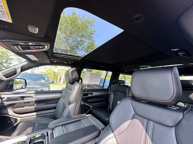 New 2026 Jeep Grand Wagoneer 4WD image 25