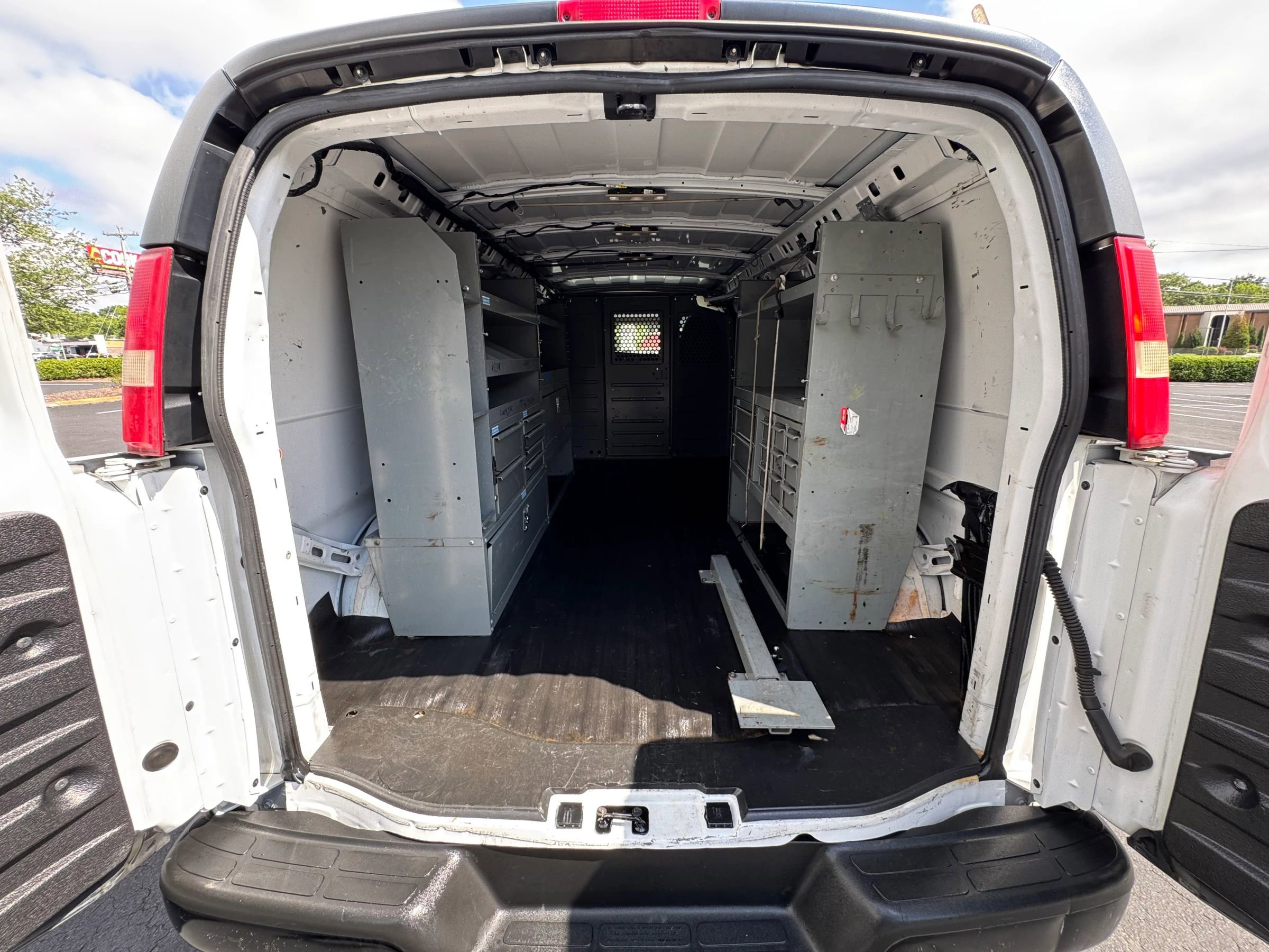 Used 2015 Chevrolet Express 3500 Extended image 9