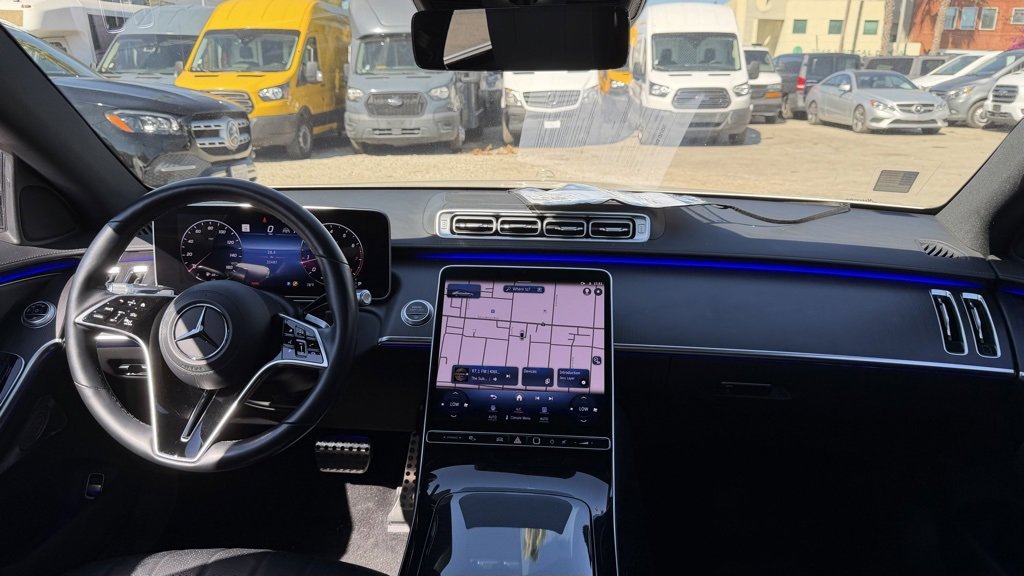 Used 2022 Mercedes-Benz S 580 4MATIC Sedan w/ AMG Line Package image 24