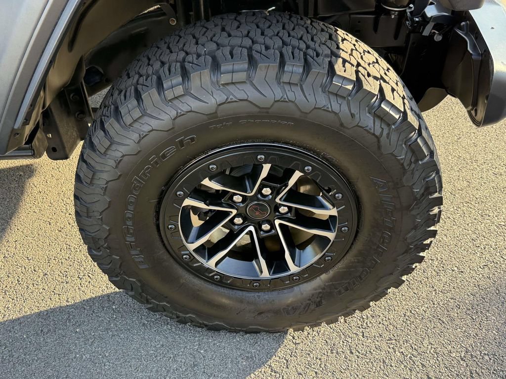 Used 2025 Jeep Wrangler Unlimited Rubicon w/ XTREMEE 35" Tire Package AWD/4WD image 12