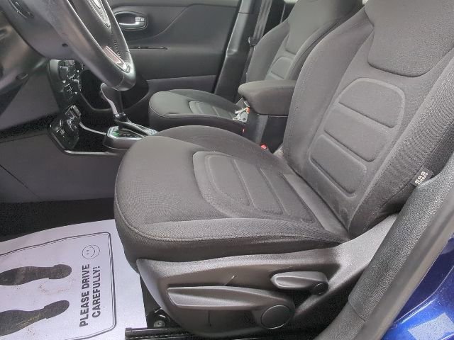 Used 2019 Jeep Renegade Latitude w/ Cold Weather Group image 19