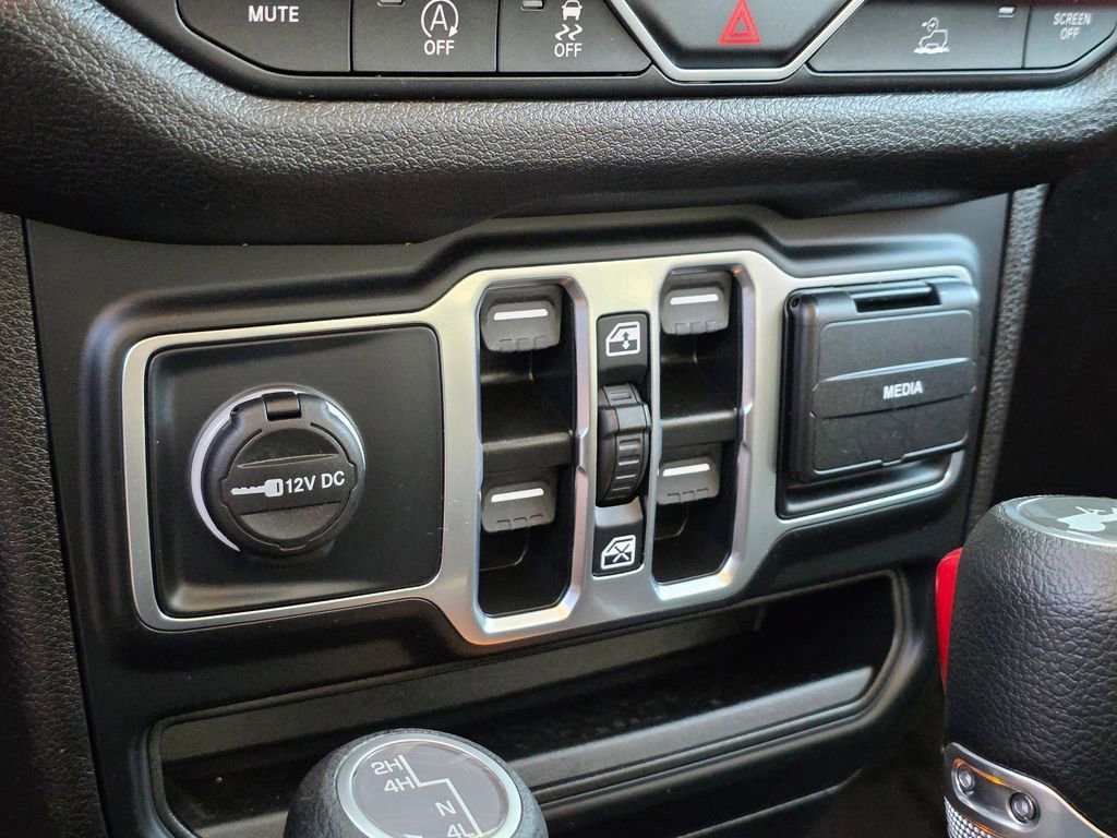 Used 2025 Jeep Wrangler Unlimited Sport AWD/4WD image 31