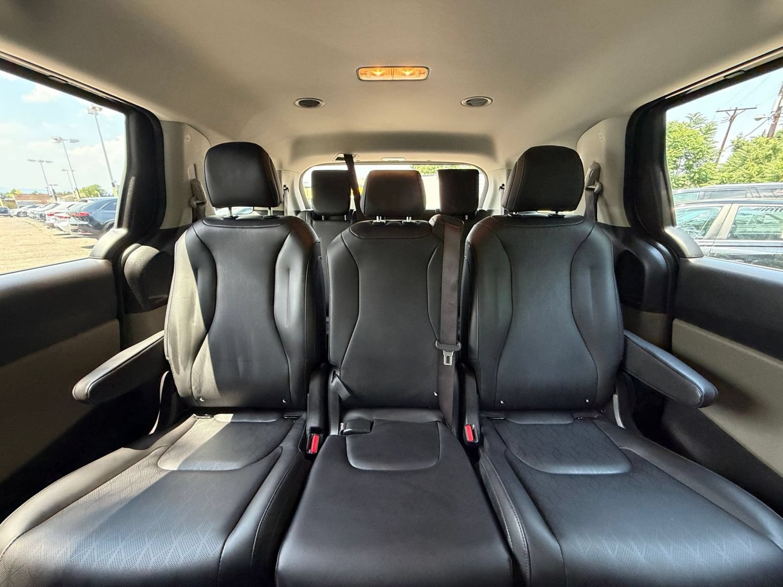 Used 2026 Kia Carnival FWD image 38