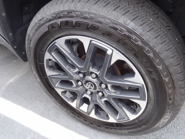 Used 2025 Toyota Tundra Limited AWD/4WD image 21