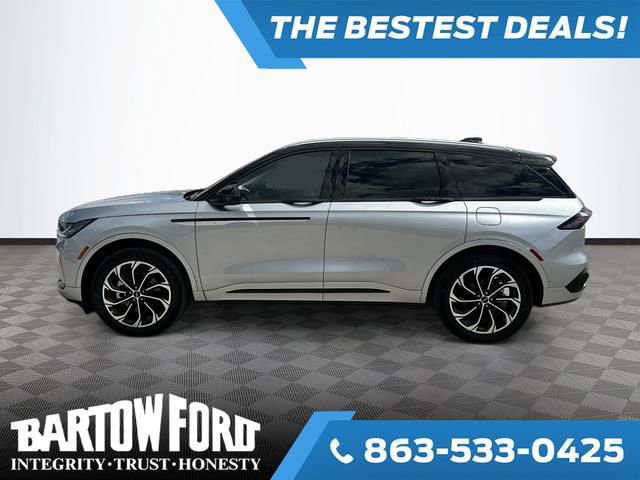 Used 2025 Lincoln Nautilus Reserve image 8