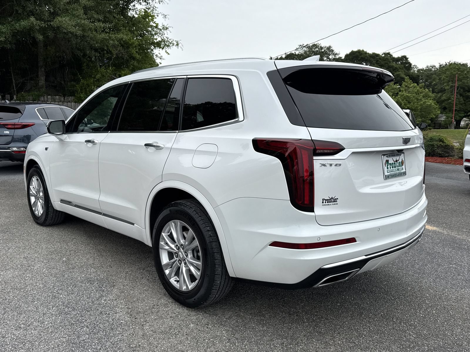 Used 2024 Cadillac XT6 Luxury FWD image 3