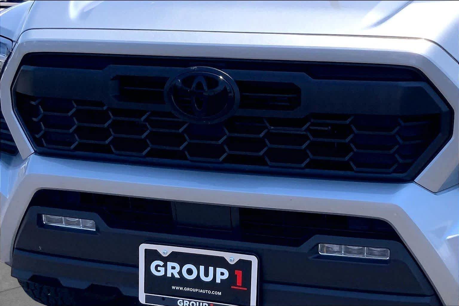 Used 2024 Toyota Tacoma TRD Off-Road AWD/4WD image 30