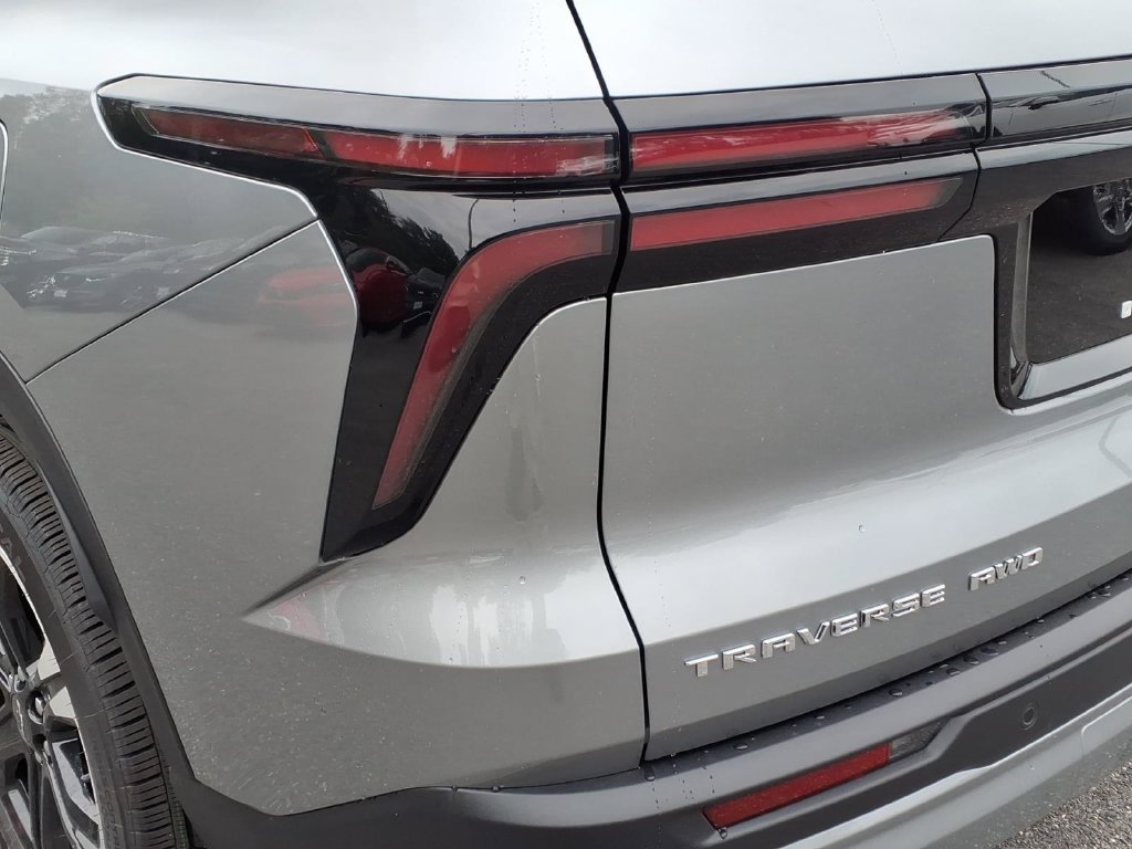 New 2027 Chevrolet Traverse LT w/ Sun and Wheel Package AWD/4WD image 9