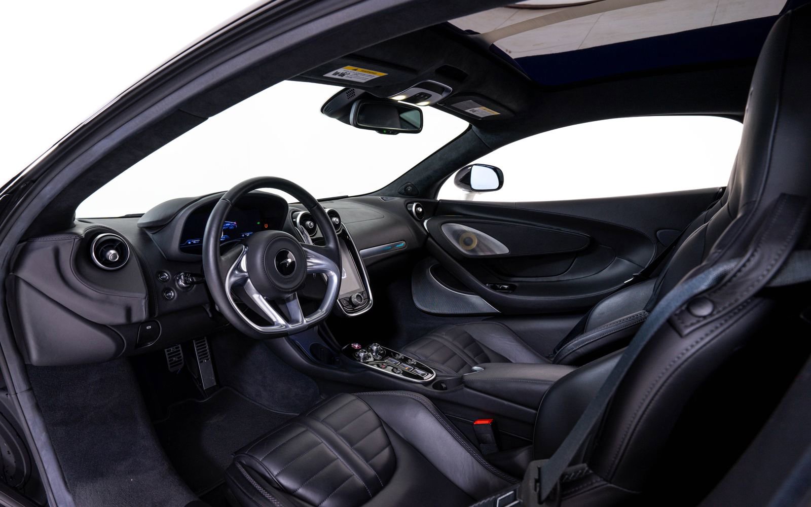 Used 2025 McLaren GTS RWD image 18