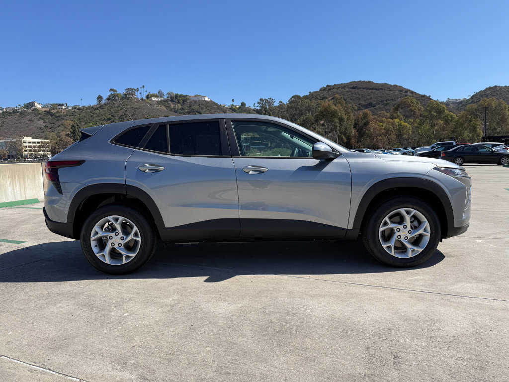 New 2026 Chevrolet Trax LS w/ LS Convenience Package FWD image 5