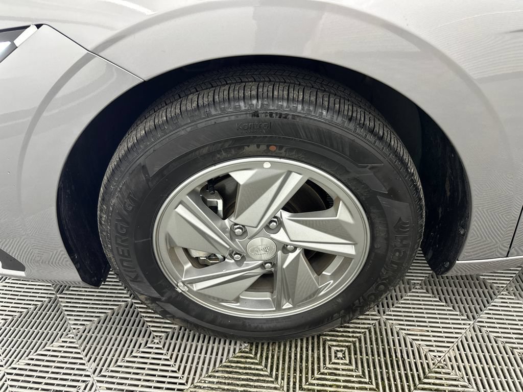 Used 2026 Hyundai Elantra SE w/ Cargo Package FWD image 11