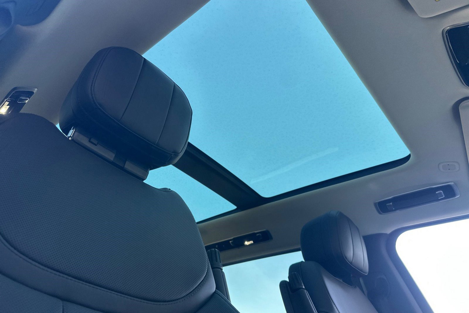 New 2026 Land Rover Range Rover Long Wheelbase SE image 22