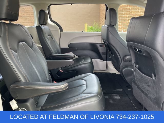 Used 2018 Chrysler Pacifica Touring-L w/ Premium Audio Group FWD image 25