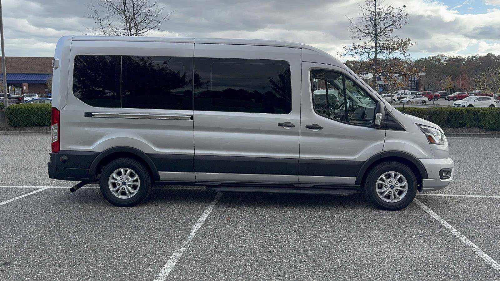 Used 2023 Ford Transit 350 XLT image 3