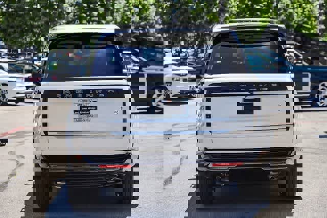 New 2024 Land Rover Range Rover SV image 7