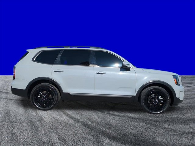 Used 2023 Kia Telluride EX X-Line image 3