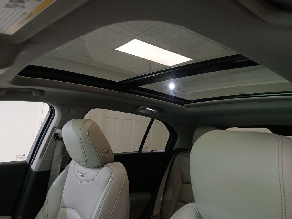 Used 2022 Cadillac XT4 Premium Luxury w/ Technology Package AWD/4WD image 18