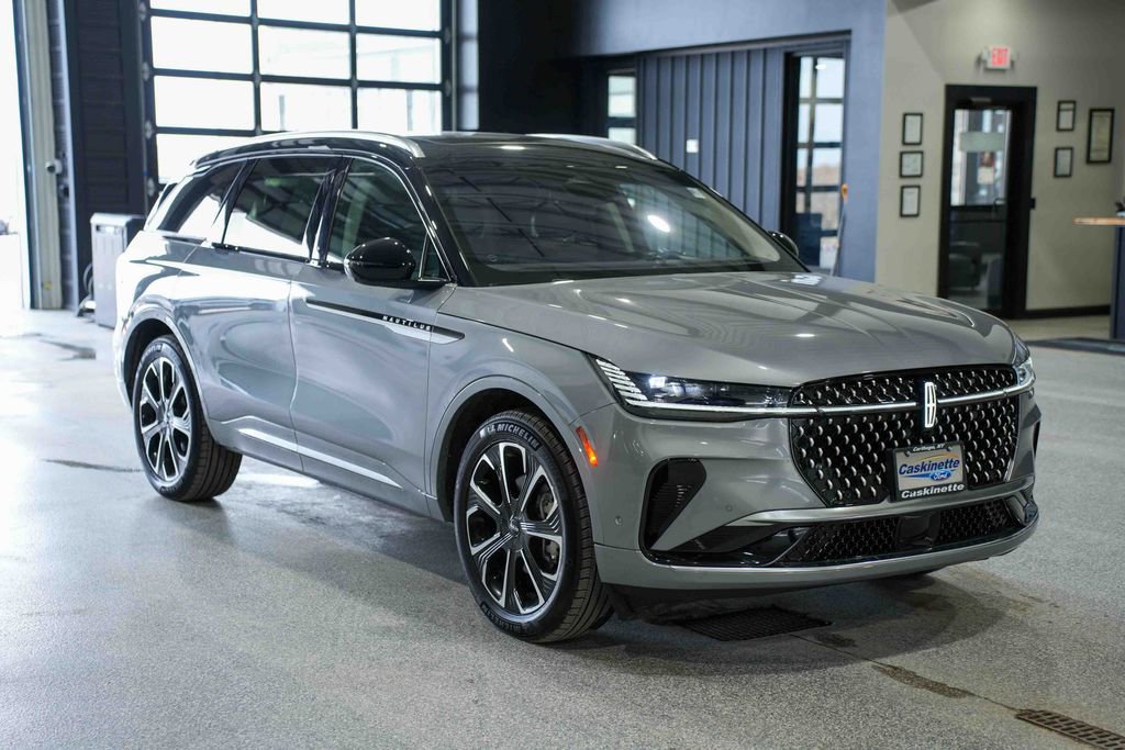 Used 2024 Lincoln Nautilus Reserve w/ Equipment Group 202A image 3