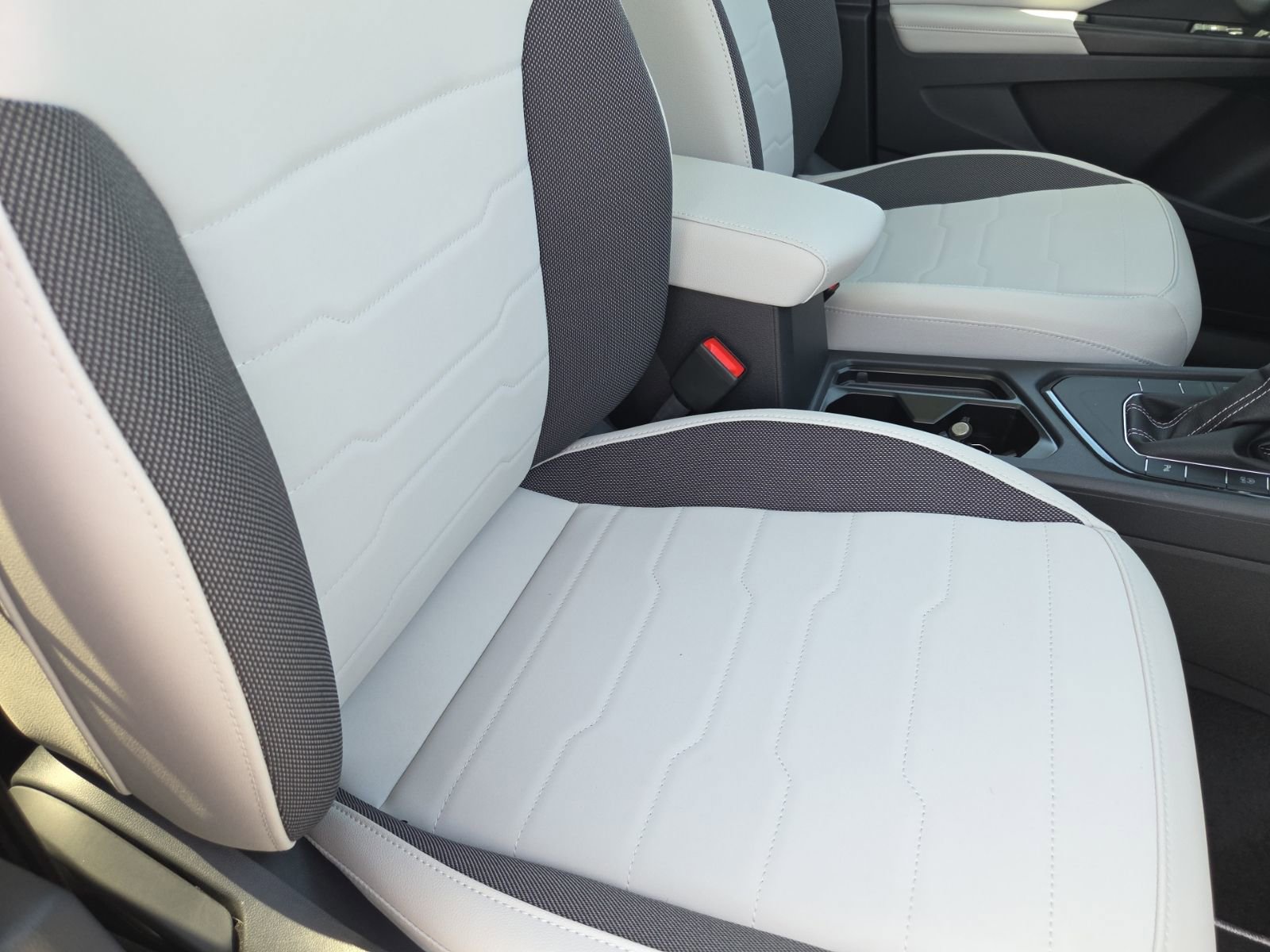 New 2026 Volkswagen Taos SE FWD image 21