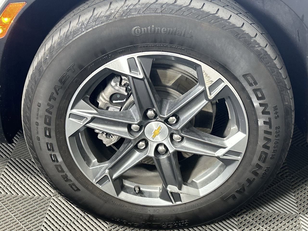 Used 2025 Chevrolet Blazer LT FWD image 9