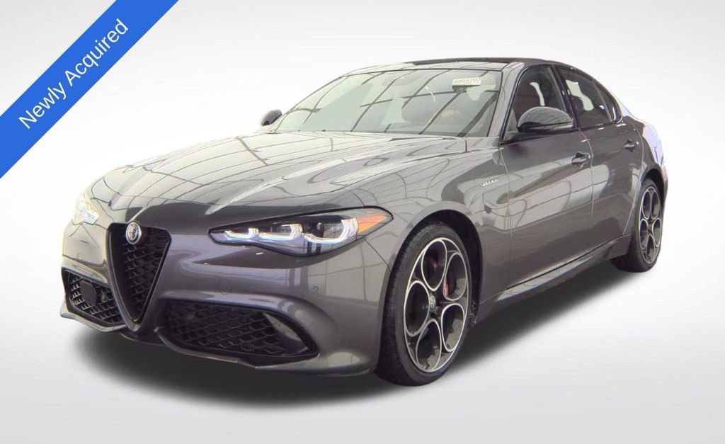 Used 2024 Alfa Romeo Giulia Veloce AWD/4WD image 1
