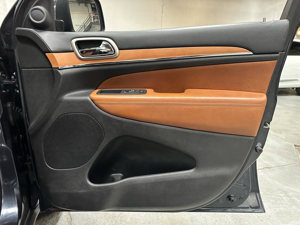 Used 2013 Jeep Grand Cherokee Overland w/ Advance Technology Group image 8